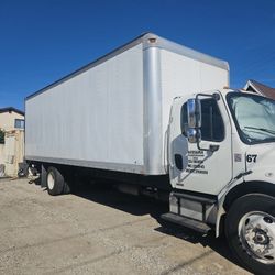Freightliner 2012 m2 106   Cummins ISB 6.7L  with liftgate