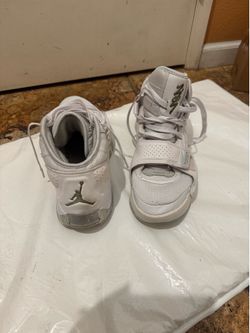 Jordan Zoom Air high-top sneakers in white. Designed for support and on-court performance. Padded ankle collar and secure strap deliver stability. Bre