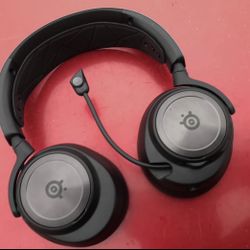 SteelSeries Arctis Nova Pro Wireless Gaming Headset