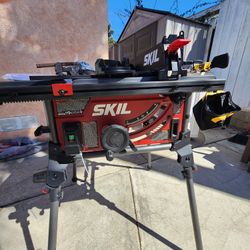 SKIL Table Saw with Folding Legs
