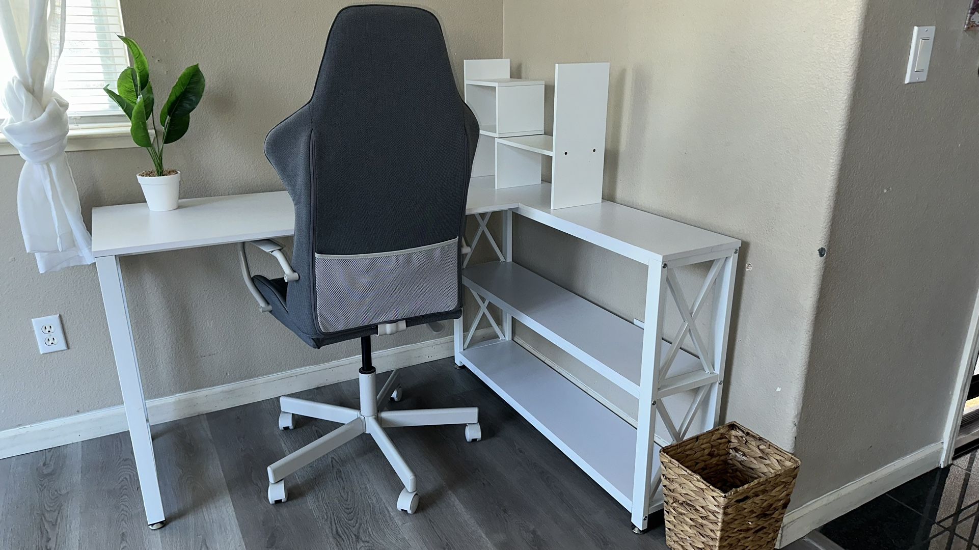 Desk & Chair 