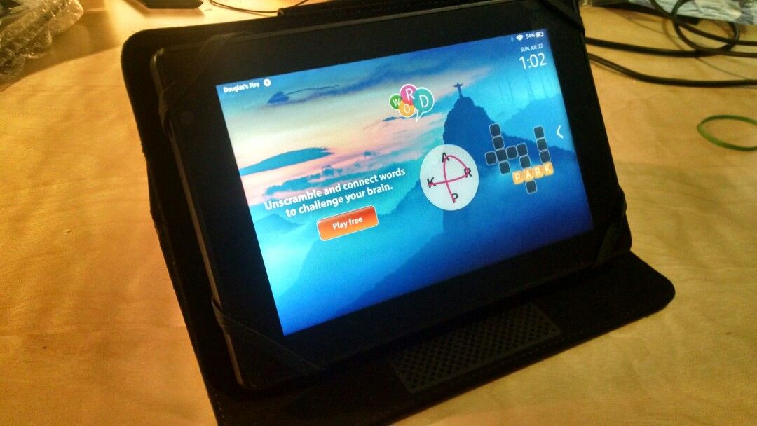 Amazon 7" tablet with case - Fire HD