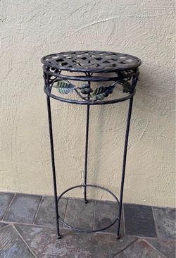 Beautiful Iron Pedestal Patio Side Table!!!