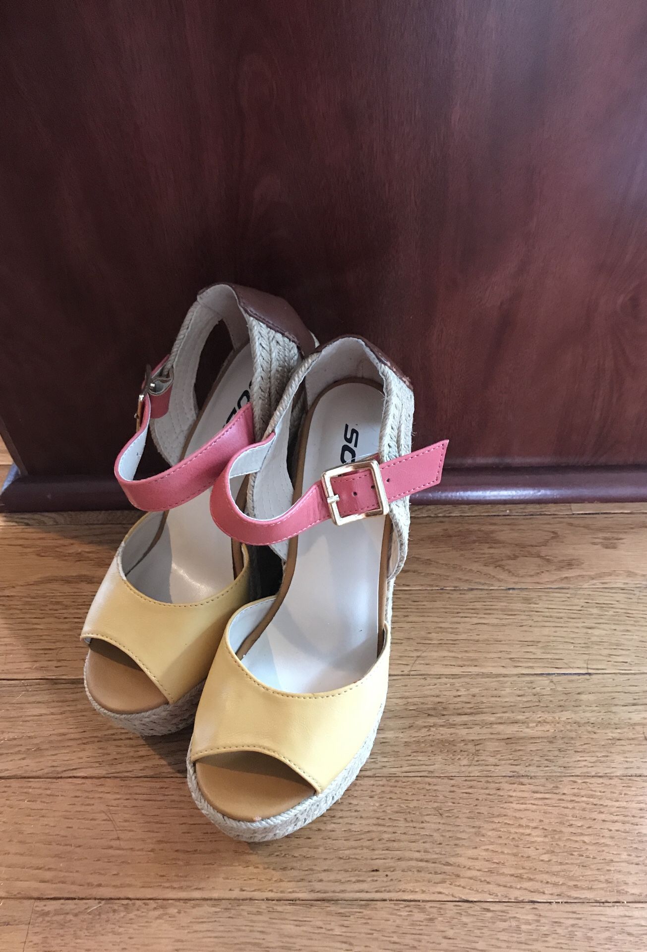 Rand new wedges size 6