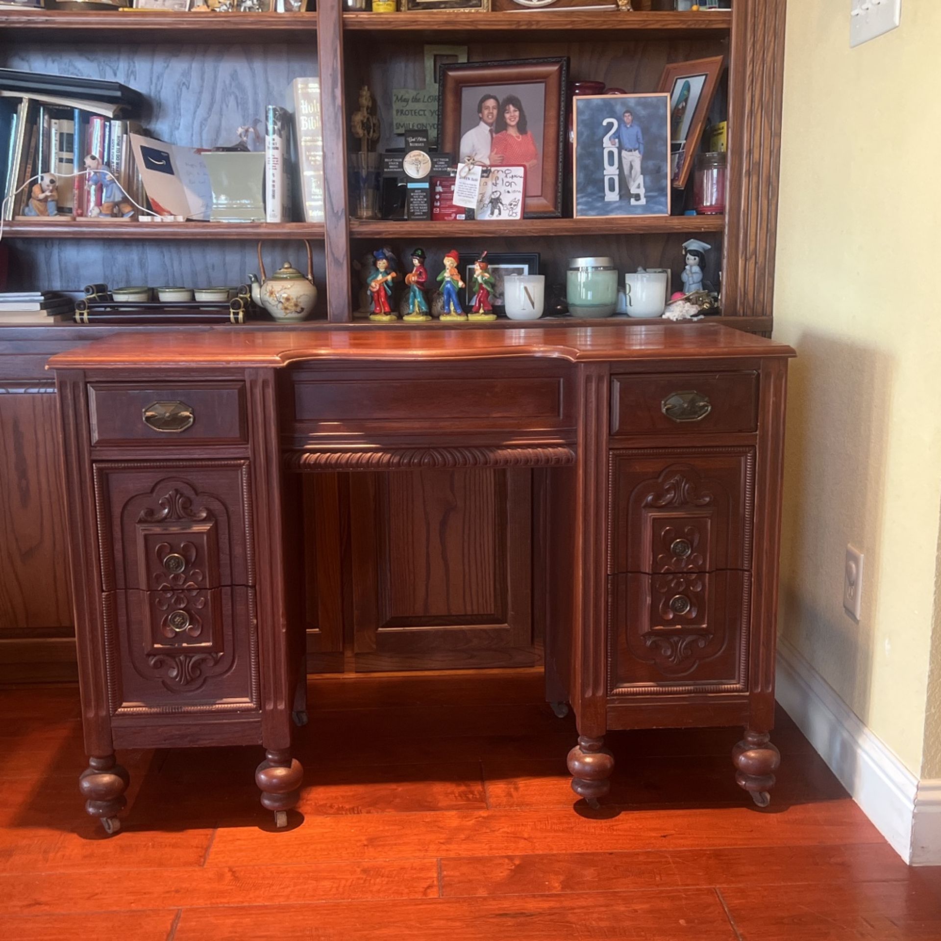 Antique Vanity Dresser