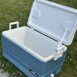 Igloo maxcold 70 quarts cooler 