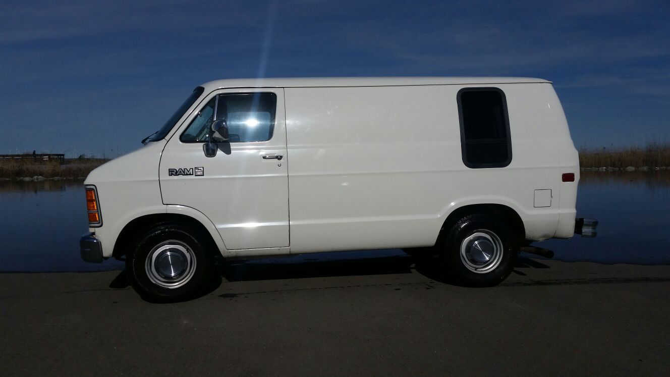 1990 Dodge Ram Van B250 . Cargo . Sleeper . Camper . RV . Utility
