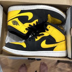 Jordan 1 Mid New Love 2017 Size 10.5
