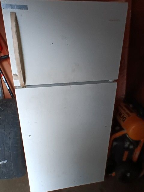 Refrigerator 