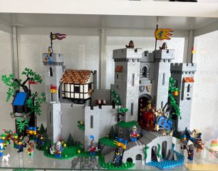 Lego Lion Knights' Castle 10305