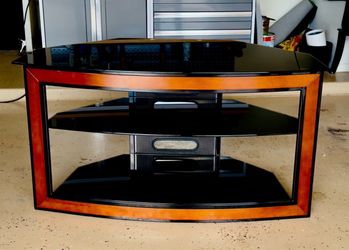 Bell’O 3-shelf TV stand / media console