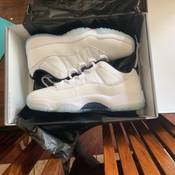 Jordan 11 Low Retro Legend Blue