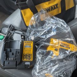 NEW DEWALT DRILL SET COMBO !!