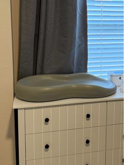 Keekaroo Peanut Changer – Diaper Changing Pad (Grey)