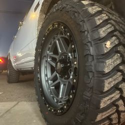 20x10 XM Rims And tires 33/1250/20 Artturo MT