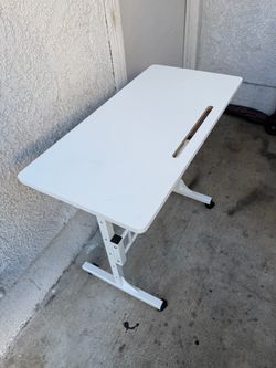 Adjustable desk