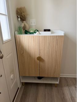 Shoe cabinet