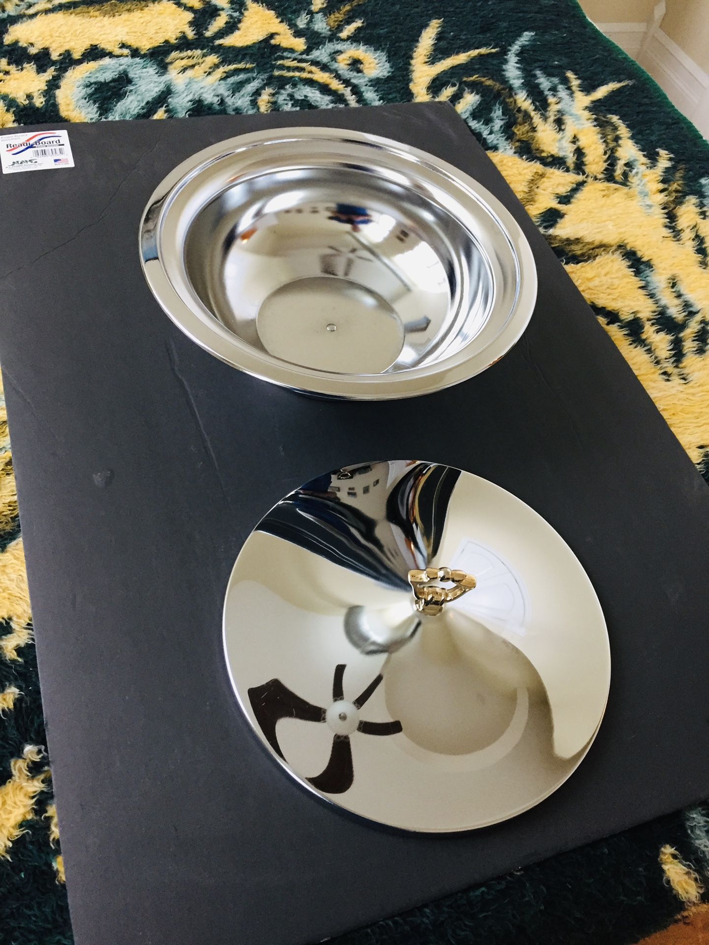 Vintage Antique. Round metal bowl with lid. Like new condition. Diameter: 11.5”.  Hight: 4” with no lid on. Hight: 6.5” with lid on - up to the top of