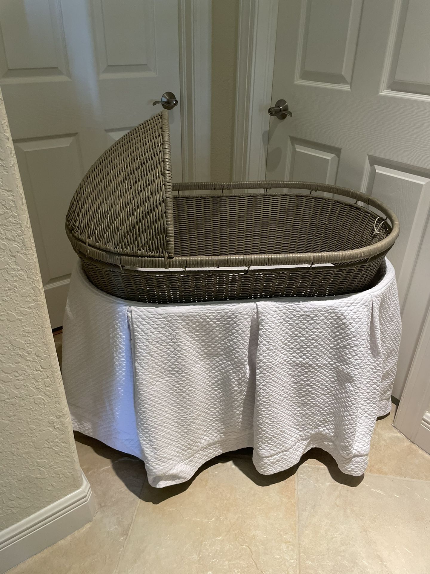 Restoration hardware bassinet 2025