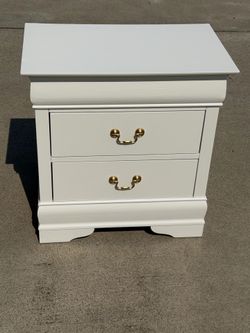 REFINISHED white dove 🕊️ 100 cherry 🍒 wood nightstand $99