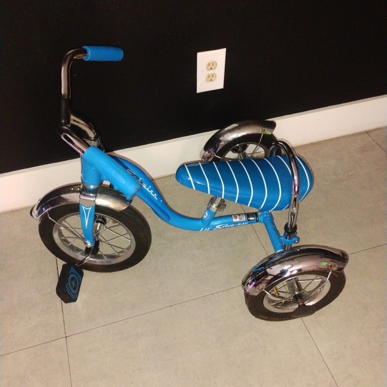 Schwinn Lil Sting-ray Tricicle Blue