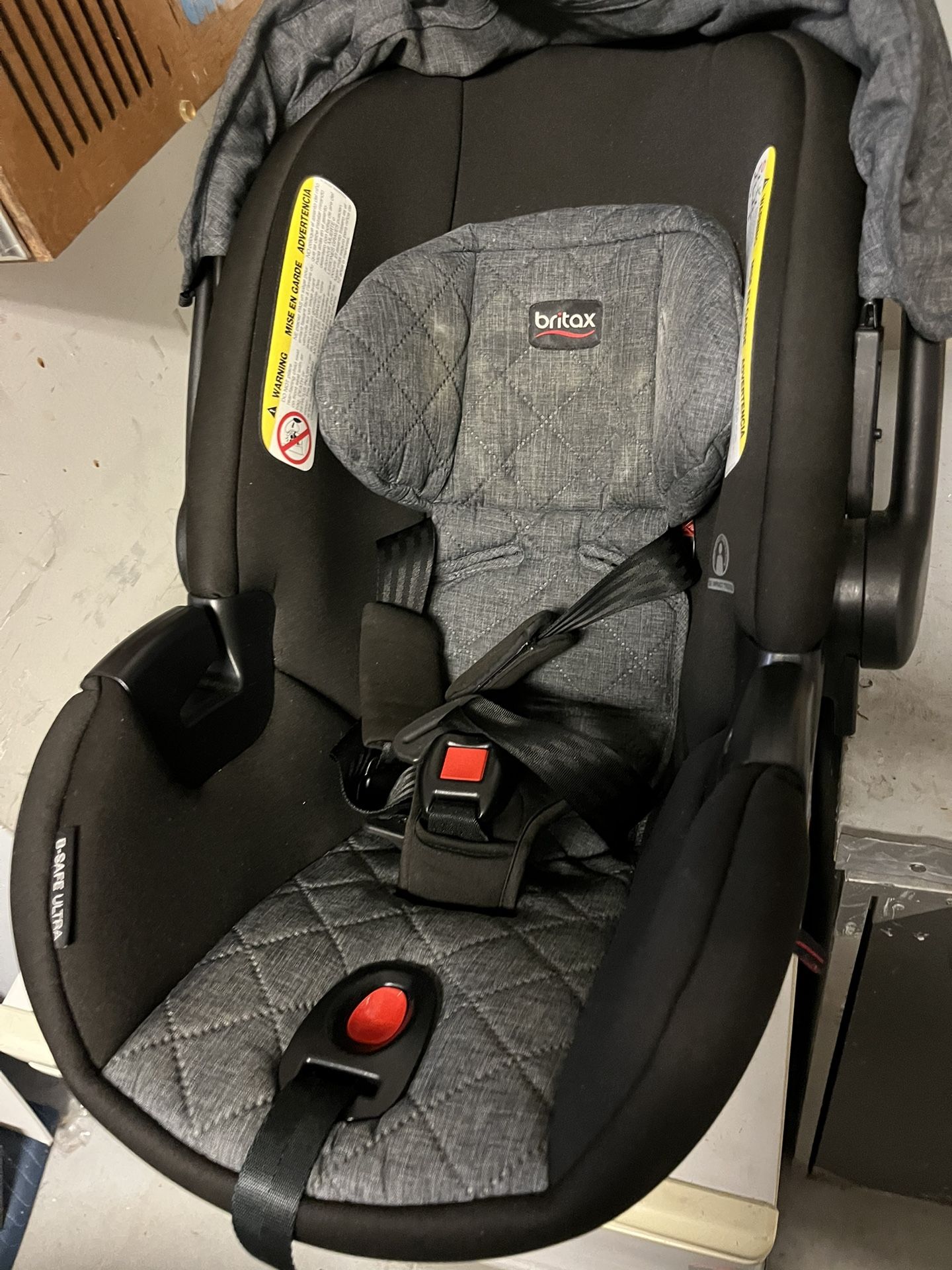 Britax  Ultra Be Safe Car Seat No Base.   Three car seats.