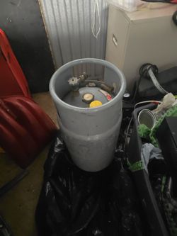 Propane gas tank