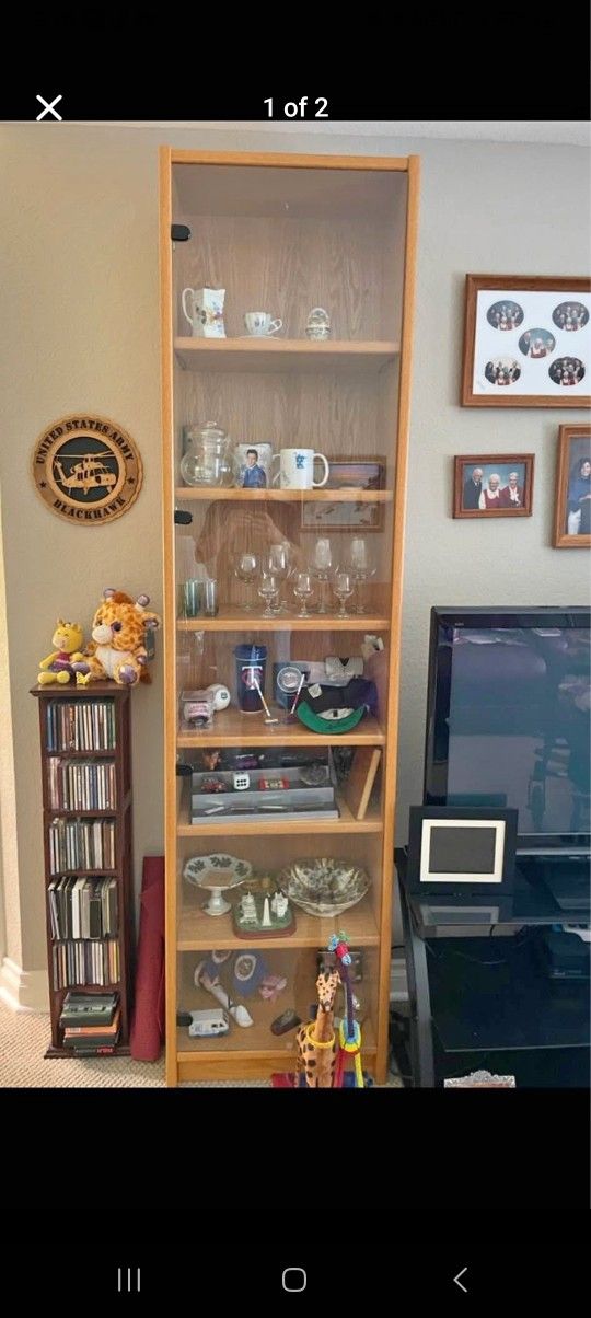 2 DISPLAY CABINETS WITH GLASS