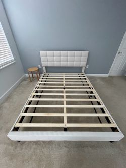 New Queen Upholstered Button TuftedPlatform Bed $100