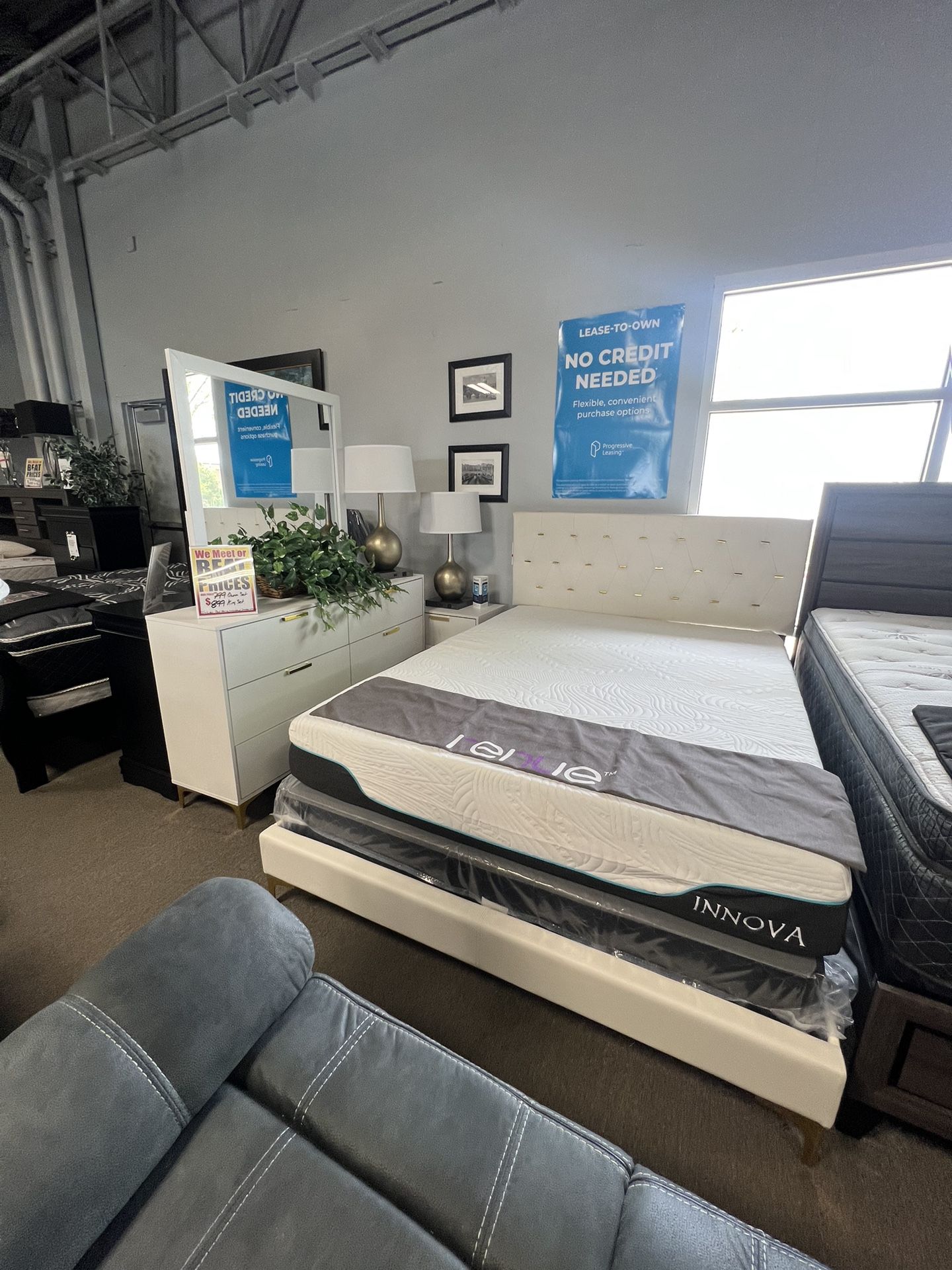 White Qn 4Pc Bed Set🤍🤍 Easy Purchase Available ✅