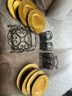 Princess house caddy’s 7 gold charger plates in bundle