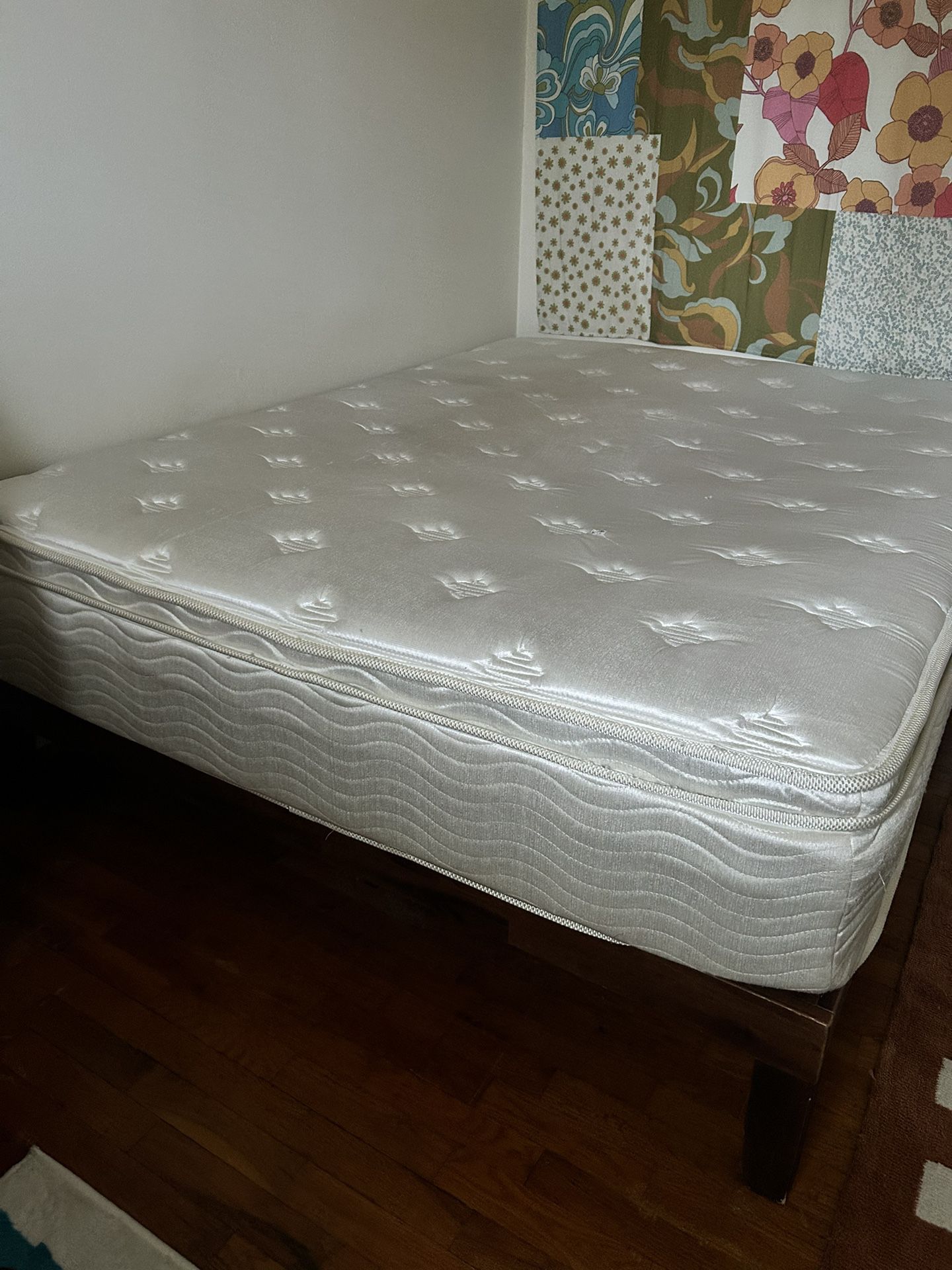 Queen Mattress/Wooden Bed Frame