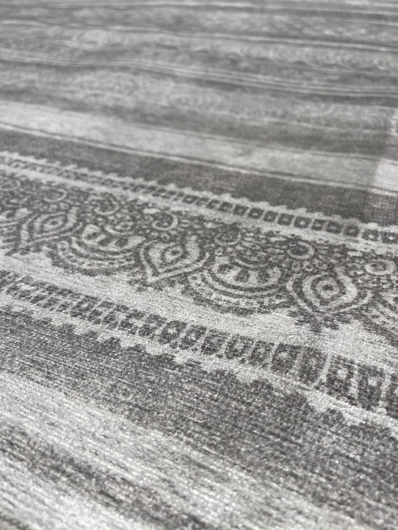 5x7 Gray + White Striped Ruggable rug w/ black grip mat pad