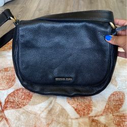Micheal Kors Black Gross body Bag 