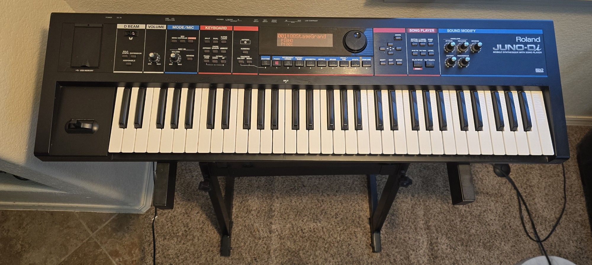 Roland JUNO-Di Mobile Synthesizer with Song Player : Amazon.in