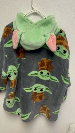 Kids Kids Star Wars Baby Yoda oversized hooded blanket sweatshirt size 4-10one size fits the most !