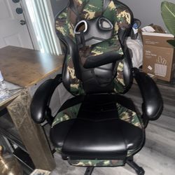 Gaming Chair & Table 