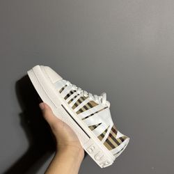 Burberry SIZE 11/W BOX🔥