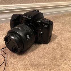 Minolta Dynax 500si Camera