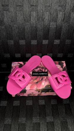 Pink sandals 💕🎀