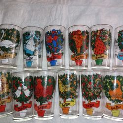 CHRISTMAS VINTAGE GLASSES 