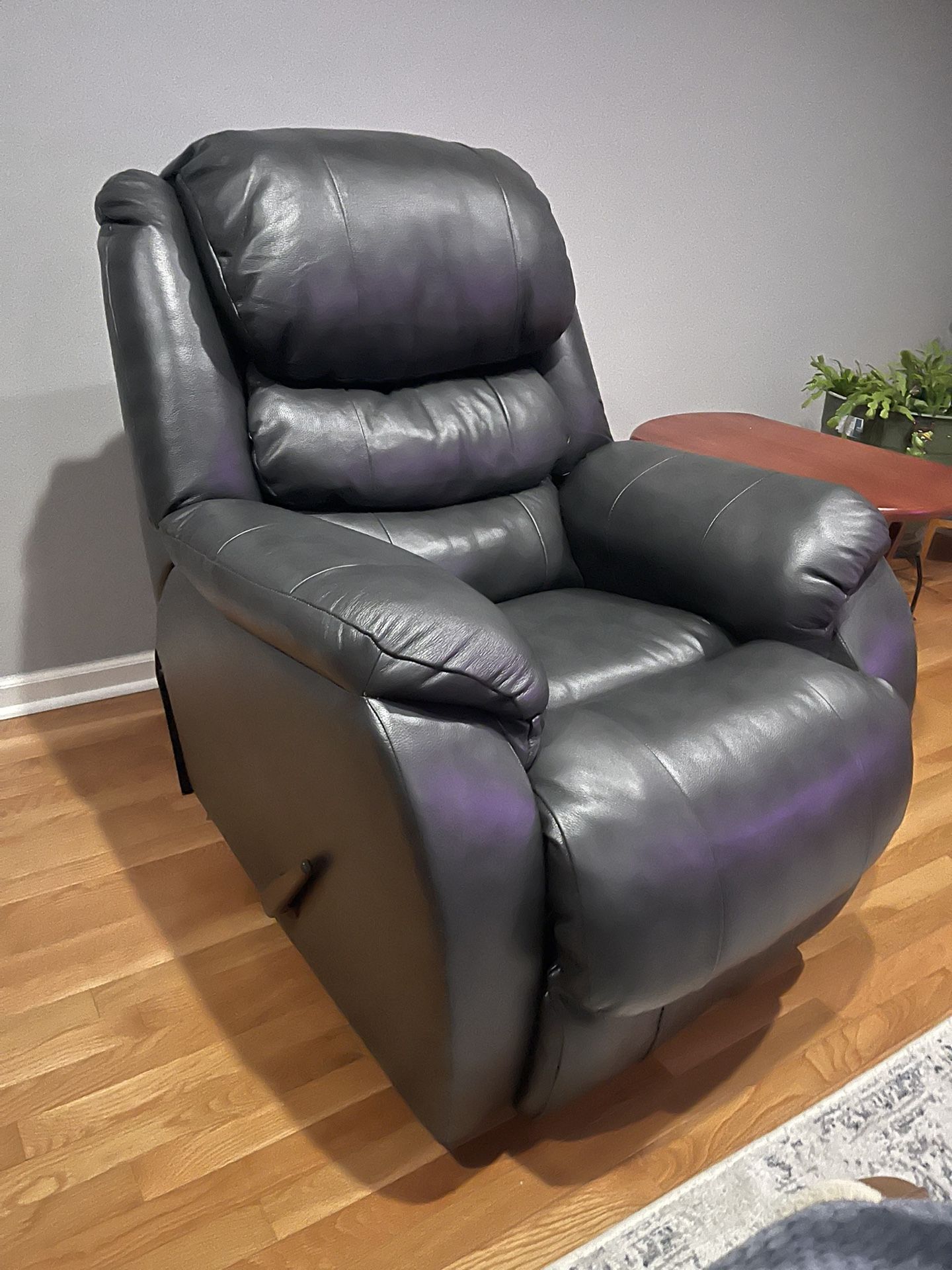 Leather Recliner New