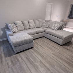 Devin Gray U Shaped Sectional w Pillows