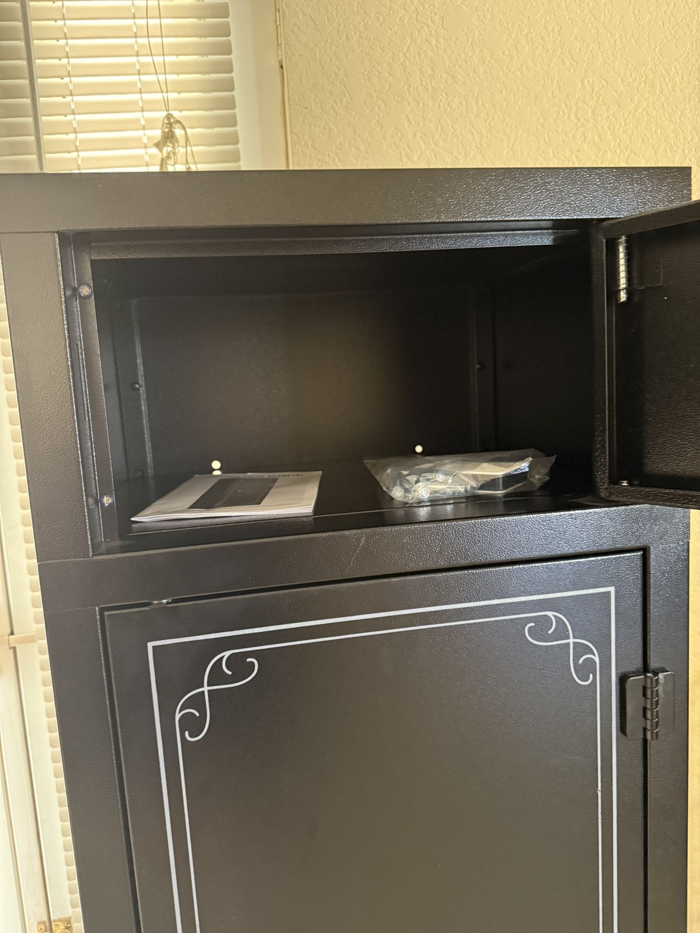 Gun Safe/cabinet