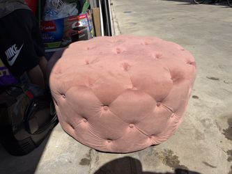 Tufted pink ottoman