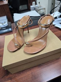 Steve Madden Heals