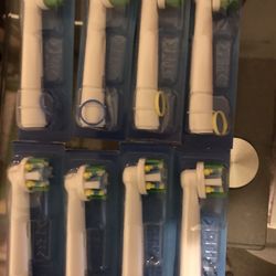 8 New Oral B Floss Action Brush Heads