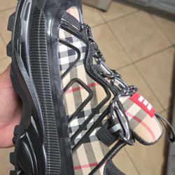 Designer Burberry London England Shoes