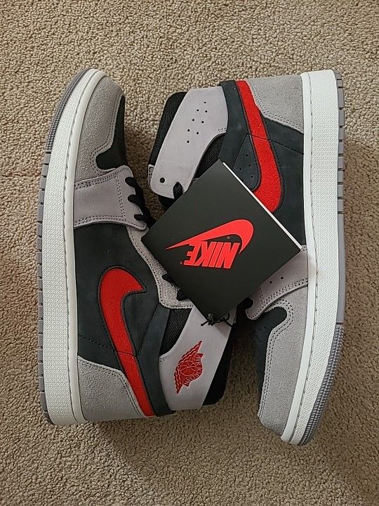 Air Jordan Retro 1 Zm Air Cmft 2 Size 10 Men/11.5wmns