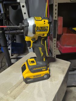 DeWalt 20V Brushless Impact Driver with 5Ah Battery